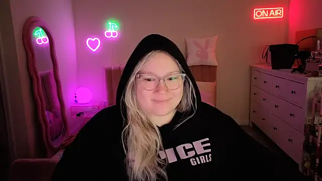 PiggyRose online show from December 2025 01:35:02 AM