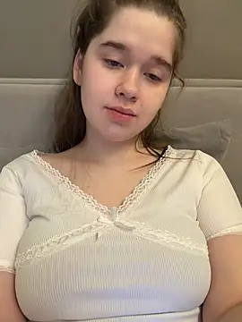 Snapshot of HornyGirlH chatting on May 2026 01:45:02 AM HornyGirlH online show from May 2026 01:45:02 AM