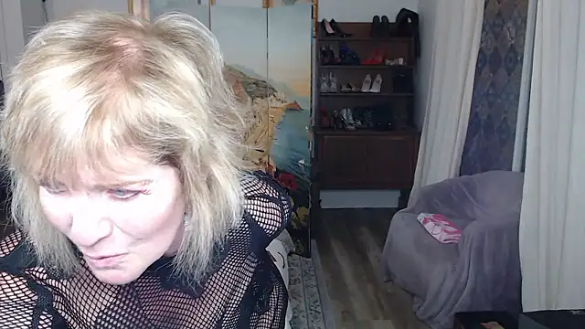 Snapshot of SindeeDix chatting on February 2026 10:52:01 PM SindeeDix online show from February 2026 10:52:01 PM