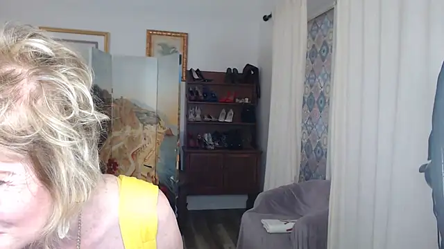 Snapshot of SindeeDix chatting on March 2026 02:46:02 PM SindeeDix online show from March 2026 02:46:02 PM