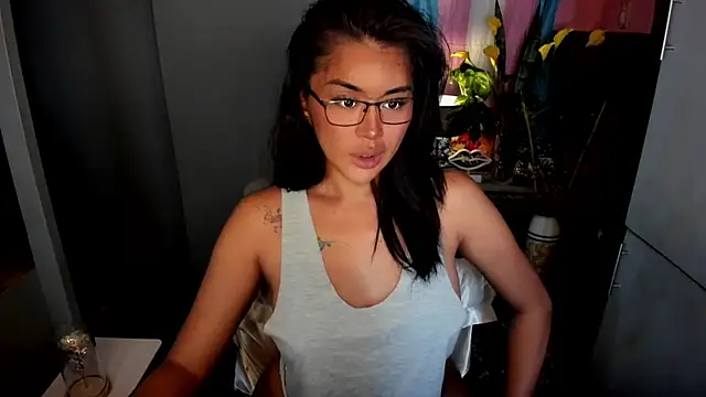 Snapshot of QuiinMollyXxX chatting on March 2026 04:42:02 AM QuiinMollyXxX online show from March 2026 04:42:02 AM