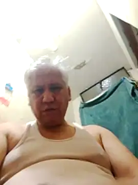 Momlover2022 online show from April 2026 06:46:02 PM