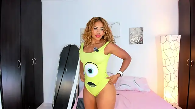 SarahCinnamon- online show from April 2026 07:47:02 PM