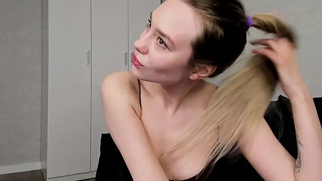 mary shiota online show from October 2025 10:17:02 AM