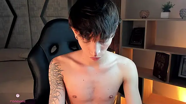 AndyWiilliams online show from April 2026 09:01:01 PM