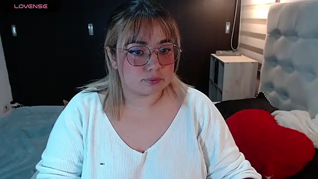 Snapshot of yini_angel chatting on May 2026 02:51:02 AM yini angel online show from May 2026 02:51:02 AM