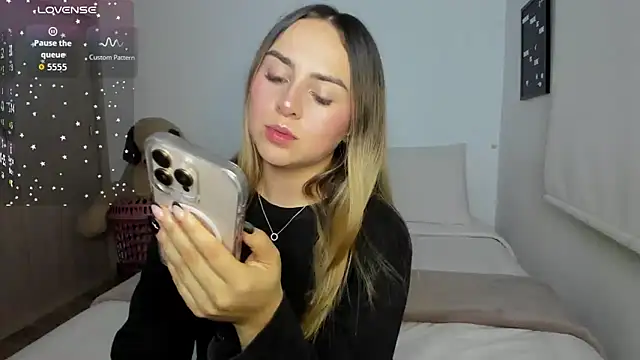 sophi mooreno online show from March 2026 01:05:01 AM