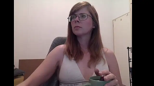 Snapshot of SavannaGirly chatting on June 2026 06:27:02 AM SavannaGirly online show from June 2026 06:27:02 AM
