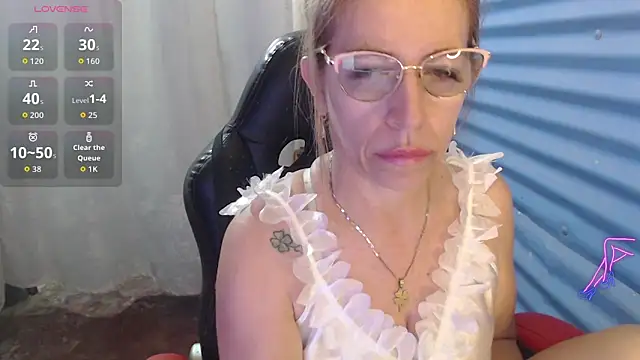 Snapshot of Chayla_Ruiz chatting on June 2026 11:24:02 AM Chayla Ruiz online show from June 2026 11:24:02 AM