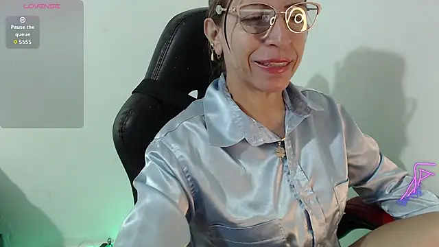 Snapshot of Chayla_Ruiz chatting on June 2026 10:19:02 AM Chayla Ruiz online show from June 2026 10:19:02 AM