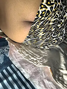 Snapshot of pariraj001 chatting on April 2026 05:27:01 AM pariraj001 online show from April 2026 05:27:01 AM