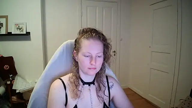 Girlnina-1995 online show from March 2026 06:28:02 AM