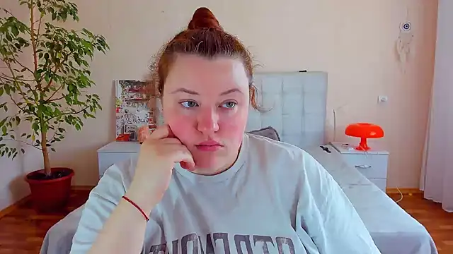 Snapshot of PolinaSalvatore chatting on May 2026 12:44:01 PM PolinaSalvatore online show from May 2026 12:44:01 PM