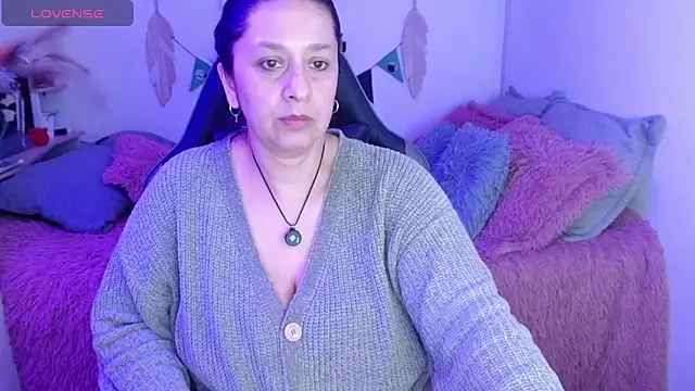 camilalatti online show from June 2026 12:59:01 AM