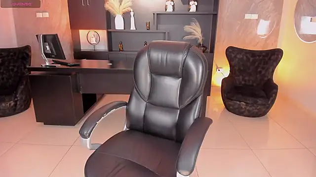 NickyLawson online show from April 2026 04:37:01 AM