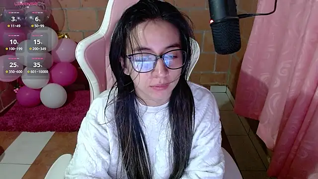 Snapshot of Maggie_Fox3 chatting on June 2026 01:19:01 AM Maggie Fox3 online show from June 2026 01:19:01 AM