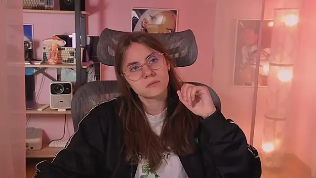 Snapshot of _AnnaStark_ chatting on June 2026 07:02:02 PM AnnaStark online show from June 2026 07:02:02 PM
