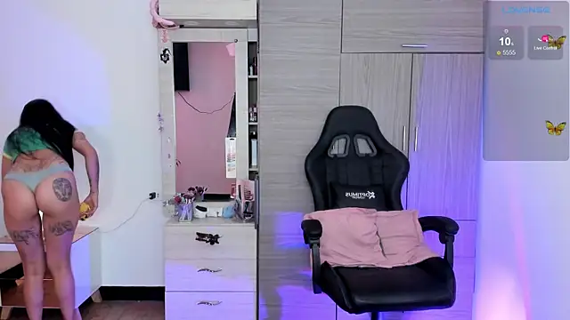 Lizzie corner v online show from March 2026 03:12:02 PM