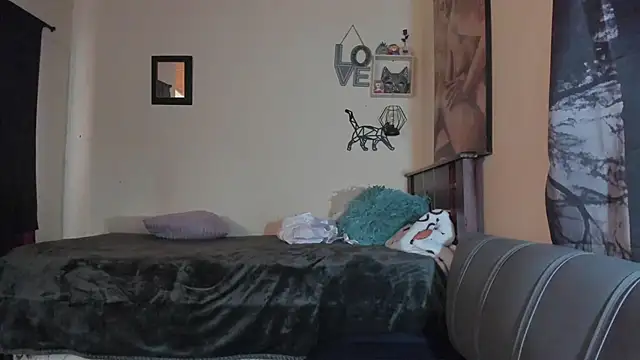 Snapshot of annyluna1 chatting on April 2026 06:19:01 PM annyluna1 online show from April 2026 06:19:01 PM