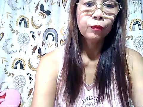 Snapshot of urwife_tobe chatting on May 2026 09:11:02 PM urwife tobe online show from May 2026 09:11:02 PM