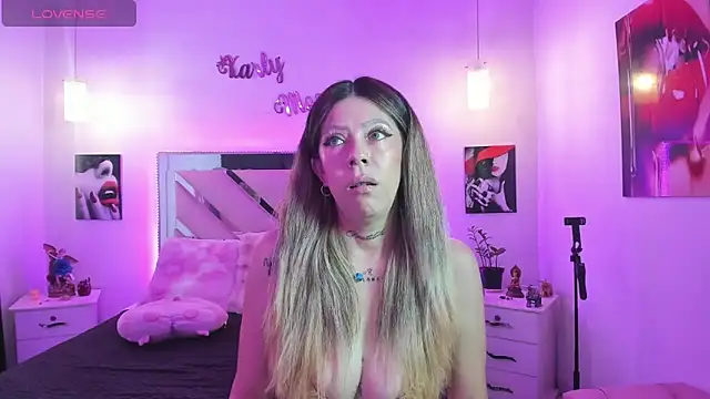 Snapshot of Karly_moon chatting on November 2025 08:19:02 PM Karly moon online show from November 2025 08:19:02 PM