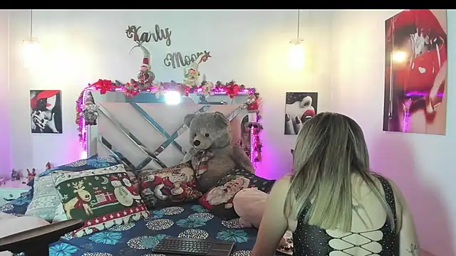 Snapshot of Karly_moon chatting on December 2025 10:16:01 PM Karly moon online show from December 2025 10:16:01 PM