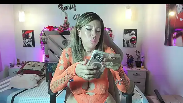 Snapshot of Karly_moon chatting on December 2025 10:16:01 PM Karly moon online show from December 2025 10:16:01 PM