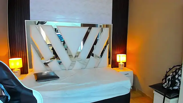 Linda4Petite online show from March 2026 06:42:02 PM