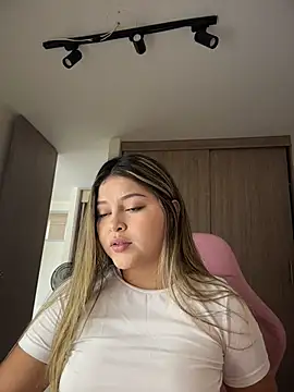 lunablossom  online show from March 2026 06:29:02 PM