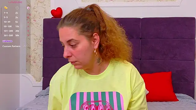 Snapshot of KarinaNoir chatting on June 2026 03:50:02 AM KarinaNoir online show from June 2026 03:50:02 AM