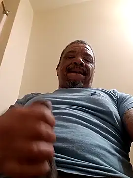 yellowwetfox online show from April 2026 06:52:02 PM