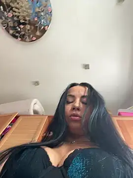 CrazzyChicks online show from April 2026 08:17:01 AM