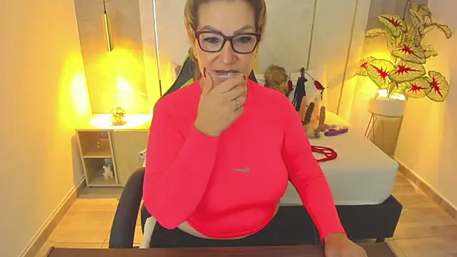 gisela27 online show from June 2026 07:59:02 PM