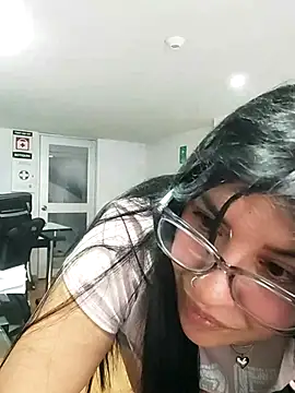 aisha latina online show from April 2026 02:47:02 PM