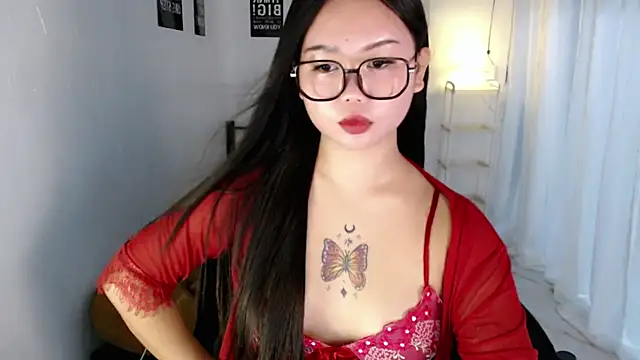 Snapshot of Vivorey_Leighn chatting on July 2026 04:54:02 PM Vivorey Leighn online show from July 2026 04:54:02 PM