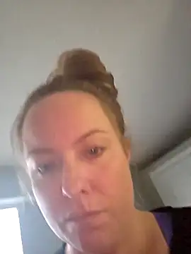 julimonroe online show from February 2026 09:32:02 PM