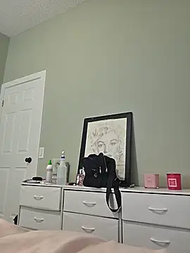 Snapshot of julimonroe chatting on June 2026 01:28:02 AM julimonroe online show from June 2026 01:28:02 AM