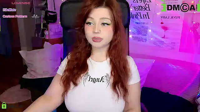 Snapshot of StellaMilla chatting on June 2026 10:45:02 PM StellaMilla online show from June 2026 10:45:02 PM