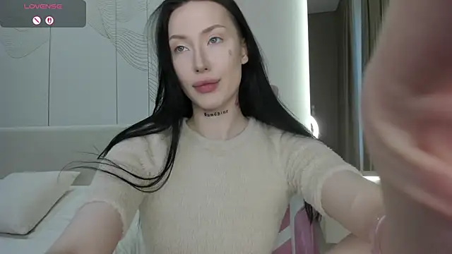 JenniferQueen11 online show from June 2026 02:38:01 PM
