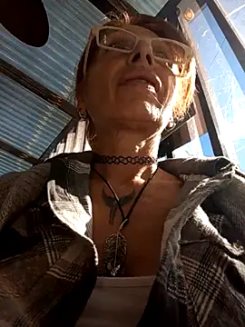 FrozenWaffle online show from April 2026 02:51:02 PM