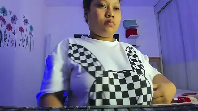 Lunastar02 online show from April 2026 07:22:01 AM