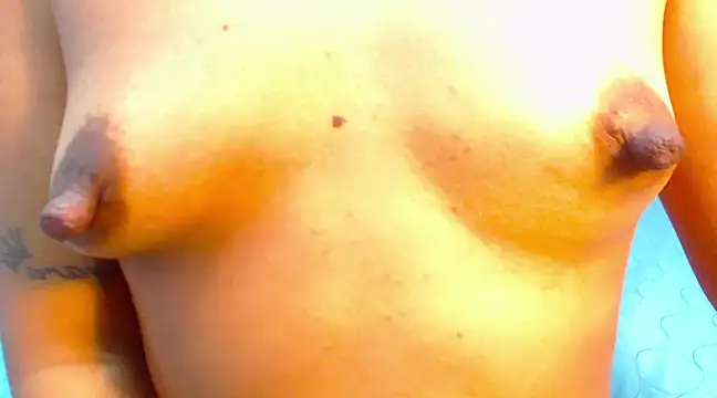 Snapshot of Amy_Ronan chatting on December 2024 06:37:01 PM Amy Ronan online show from December 2024 06:37:01 PM