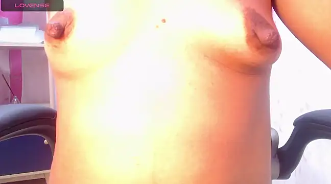 Snapshot of Amy_Ronan chatting on January 2025 06:56:02 PM Amy Ronan online show from January 2025 06:56:02 PM