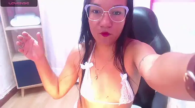 Snapshot of Amy_Ronan chatting on February 2025 04:54:02 PM Amy Ronan online show from February 2025 04:54:02 PM