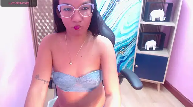 Snapshot of Amy_Ronan chatting on March 2025 03:17:02 PM Amy Ronan online show from March 2025 03:17:02 PM