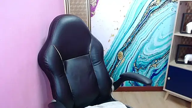 Snapshot of Amy_Ronan chatting on November 2025 04:07:01 PM Amy Ronan online show from November 2025 04:07:01 PM