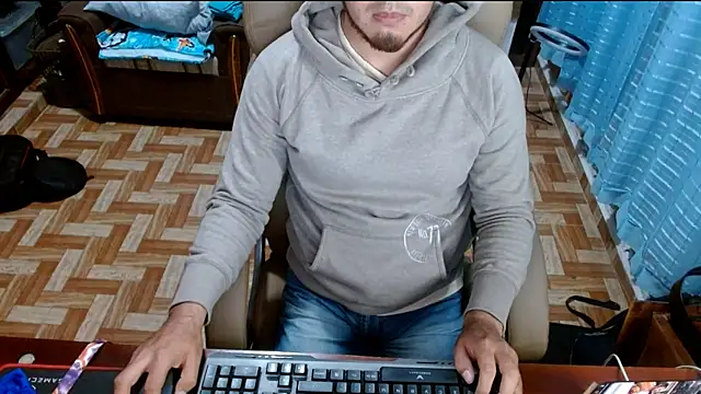 Snapshot of HefestoCam chatting on December 2024 05:43:01 AM HefestoCam online show from December 2024 05:43:01 AM