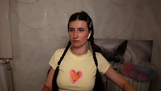 MaryEm976 online show from May 2026 09:02:01 AM