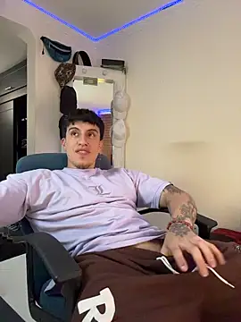 strongboy  online show from May 2026 06:01:02 PM