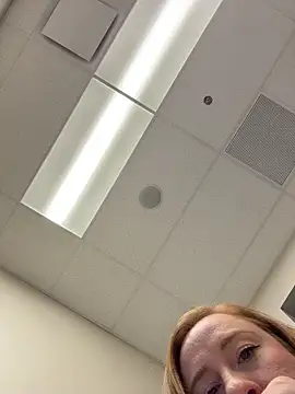 Snapshot of cinnatitties chatting on December 2025 05:17:01 PM cinnatitties online show from December 2025 05:17:01 PM